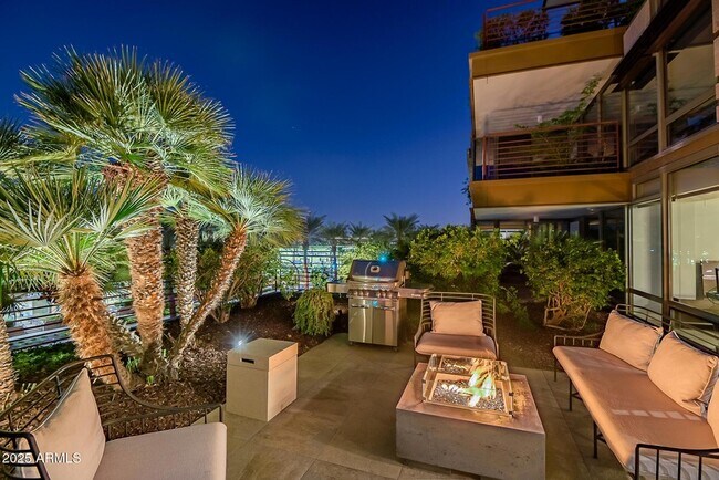 Building Photo - 7167 E Rancho Vista Dr