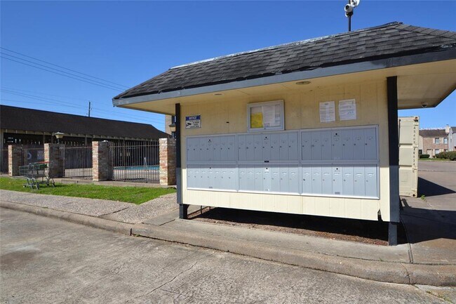 Building Photo - 9200 W Bellfort Ave