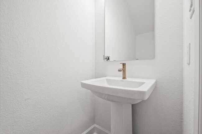 Building Photo - 1511 Emma Lk Dr