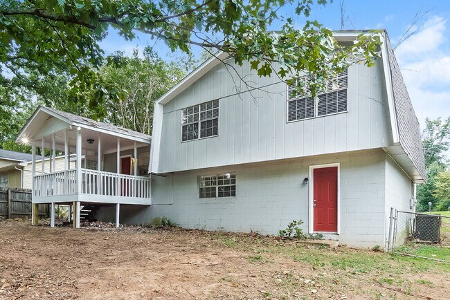 Building Photo - 1724 Sonia Dr