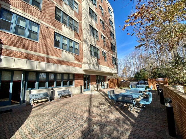Building Photo - Heritage Harbour - South River Condominium...