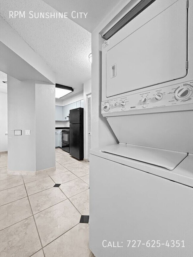 Building Photo - 2333 Feather Sound Dr