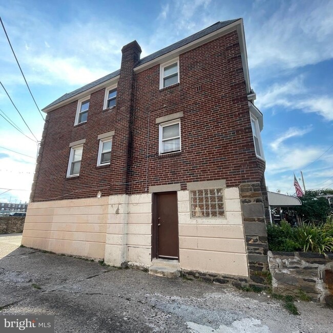 Building Photo - 1430 Greeby St