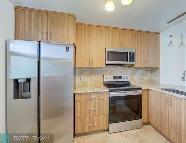 Building Photo - 113 Royal Pk Dr