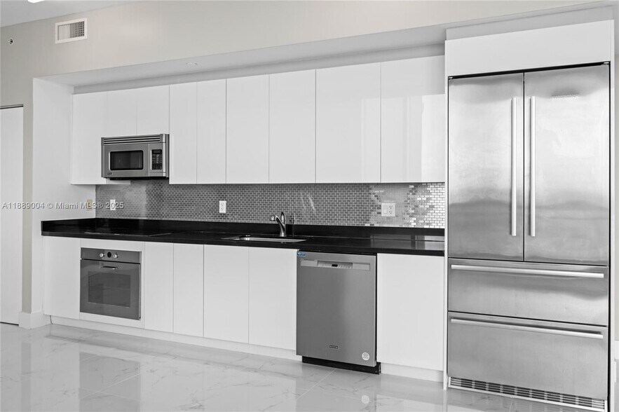 Building Photo - 92 SW 3rd St