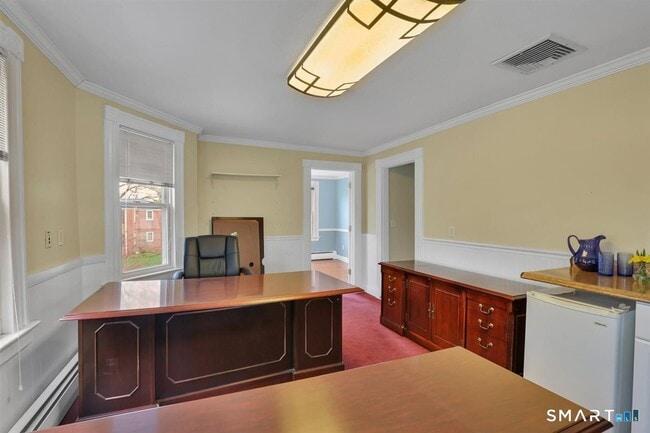 Building Photo - 36 School St