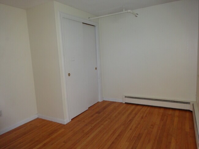 Building Photo - 627 Plantation St