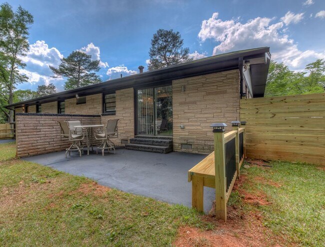 Building Photo - 1194 Weston Dr