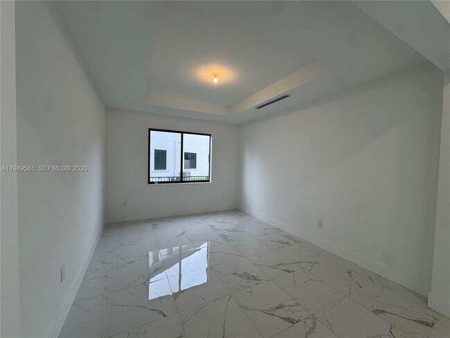 Building Photo - 19749 NE 16th Pl