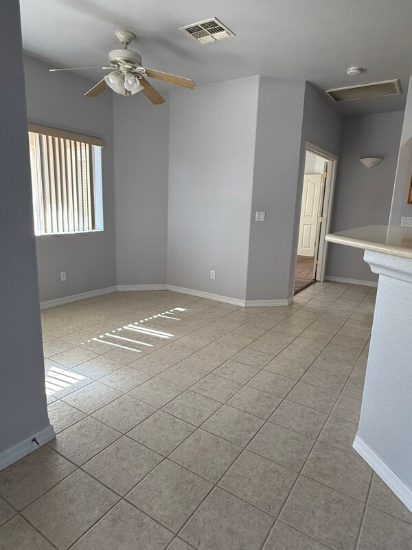 Building Photo - 2117 Buena Vista Dr