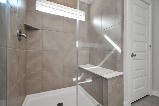 Building Photo - 16513 Breezy Knl Ct