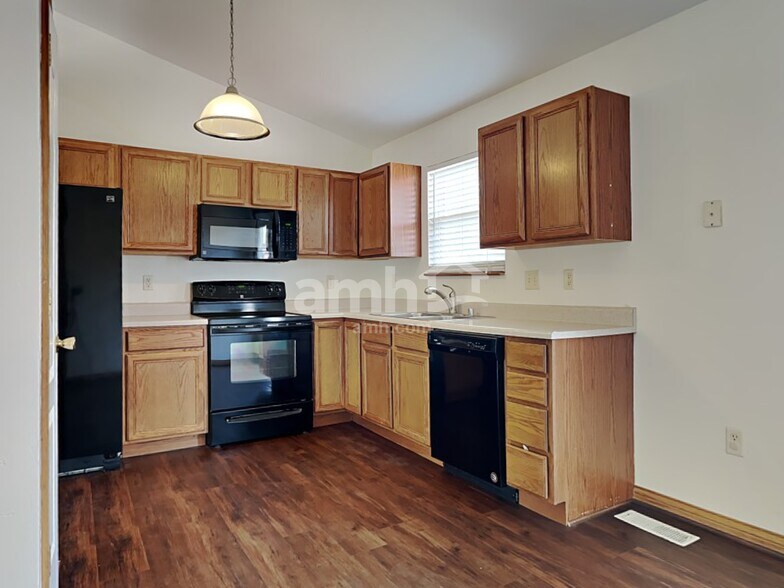 Building Photo - 599 Astoria Ct