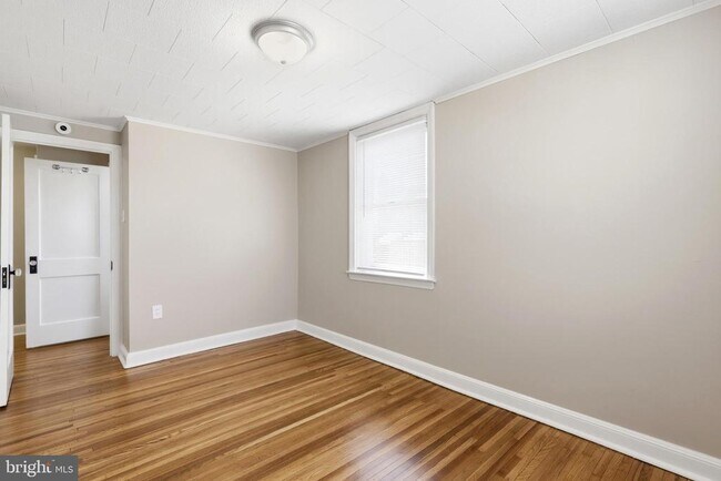 Building Photo - 271 W Wyncliffe Ave