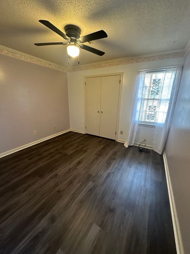 Building Photo - 743 Leicester Dr