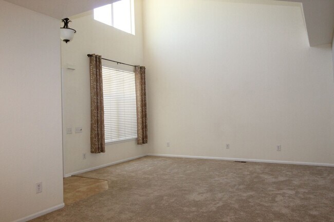 Building Photo - Wonderful Townhome in Harvest Park Southeast Ft. Collins