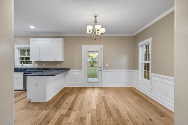 Building Photo - Beautiful 3 Bedroom with bonus in Sneads Ferry