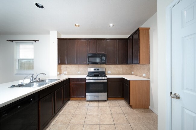 Building Photo - 19543 Otter Trail Ct