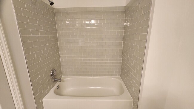 Building Photo - Spacious Arlington TH Near Ballston Metro!