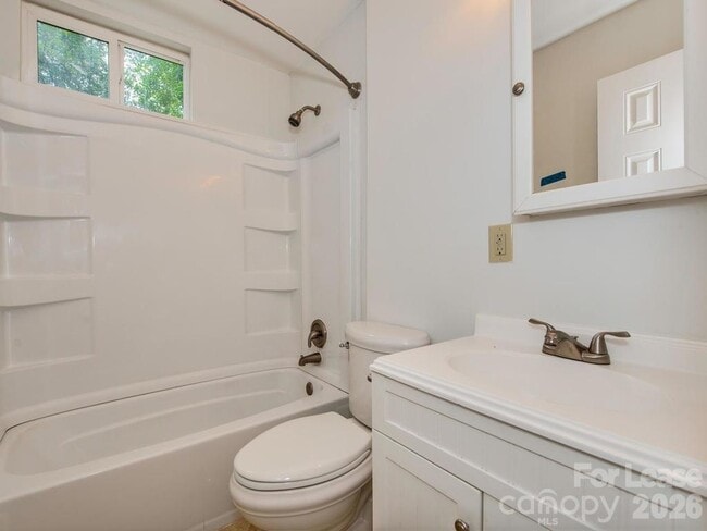 Building Photo - 5113 Valley Stream Rd