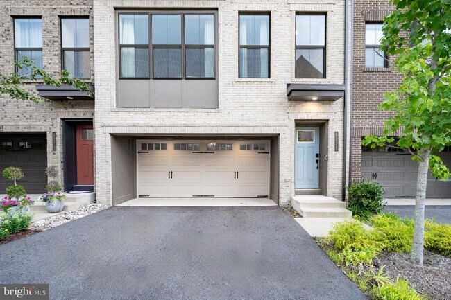 Building Photo - 6275 Edsall Rd