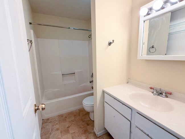 Building Photo - 645 S Virginia Rd