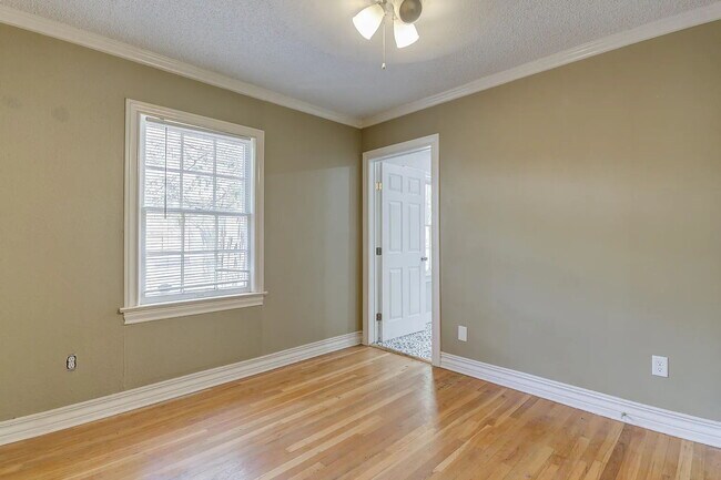 Building Photo - Spacious Home with Modern Upgrades Near Te...