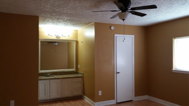 Building Photo - 10927 Wilkenburg Dr