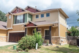 Building Photo - Spacious, Two Story, South Austin Condo!