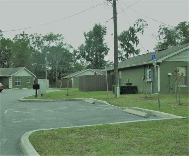 Building Photo - The Piquette Apartments | 3 Bedroom Apartm...