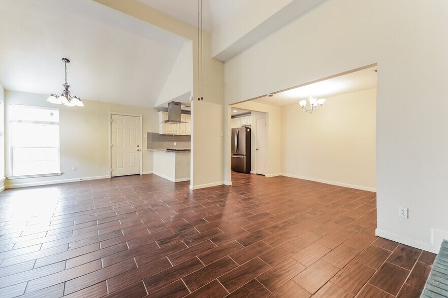 Building Photo - 1208 Paintbrush St