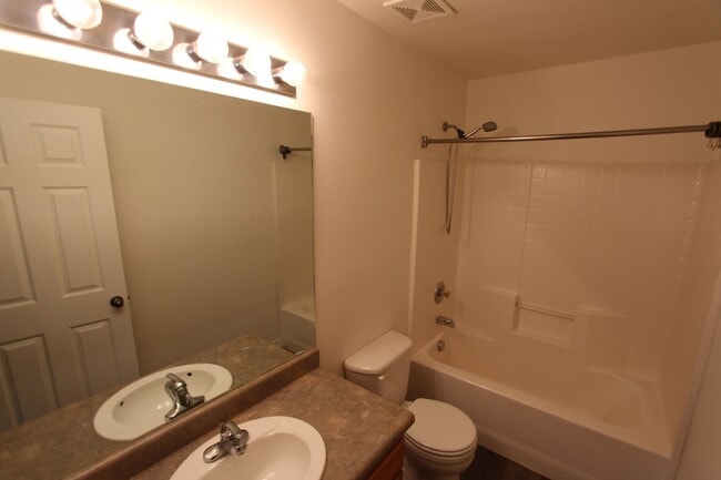 Building Photo - 3BR/2.5BA Townhome in Bellemont | Fenced Yard + 2-Car Garage