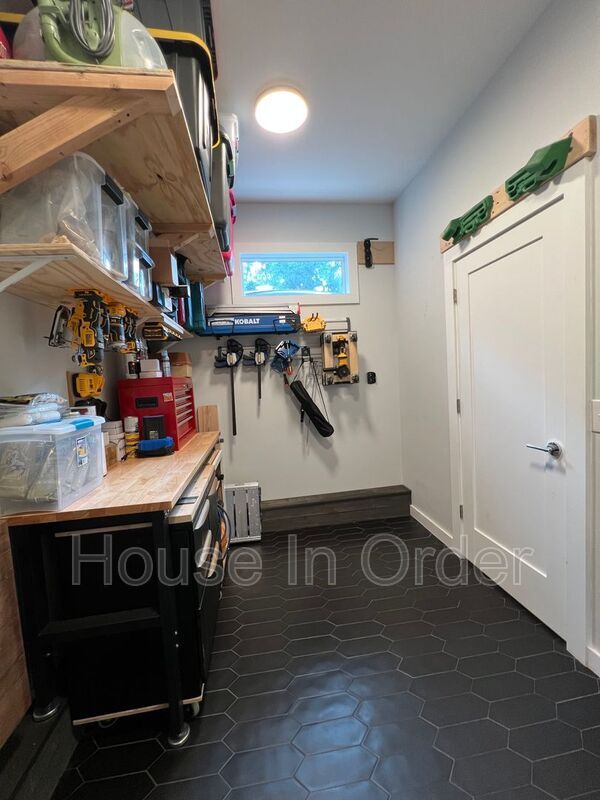 Building Photo - 23 Moore Ave