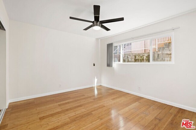 Building Photo - 8529 Saturn St