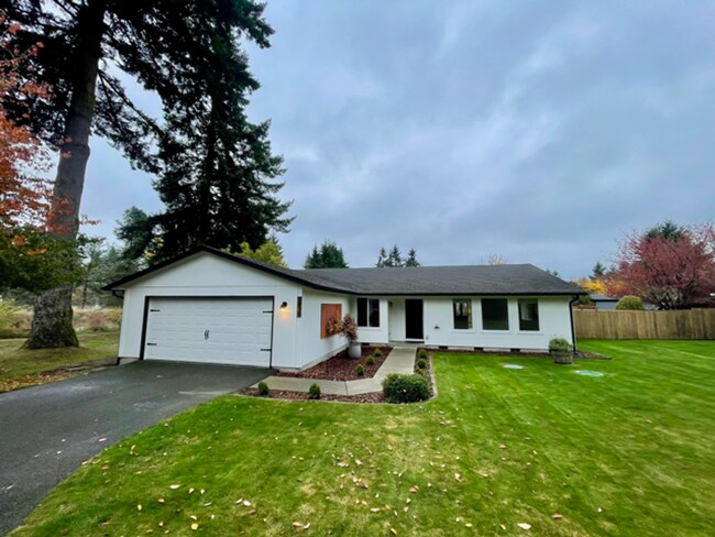 Building Photo - Charming 4-Bedroom with Open Floor Plan & ...