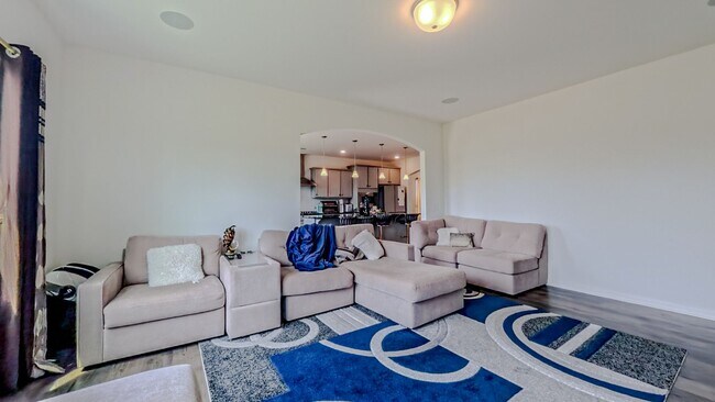 Building Photo - A stylish and modern single-family home wi...