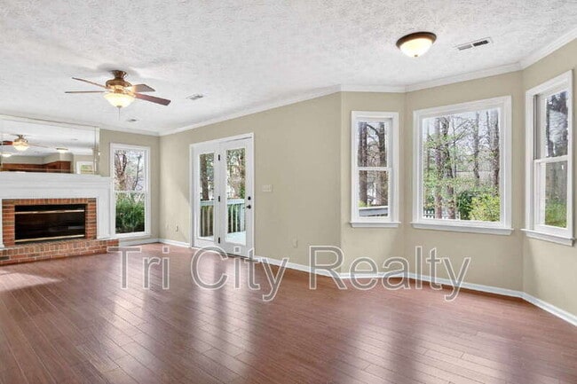 Building Photo - 404 Topaz Trail