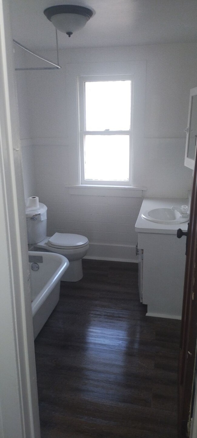 Bathroom - 114 Burrows St