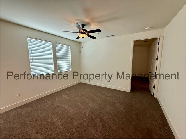 Building Photo - Gorgeous 4 Bed/2 Bath SW Bakersfield Home ...