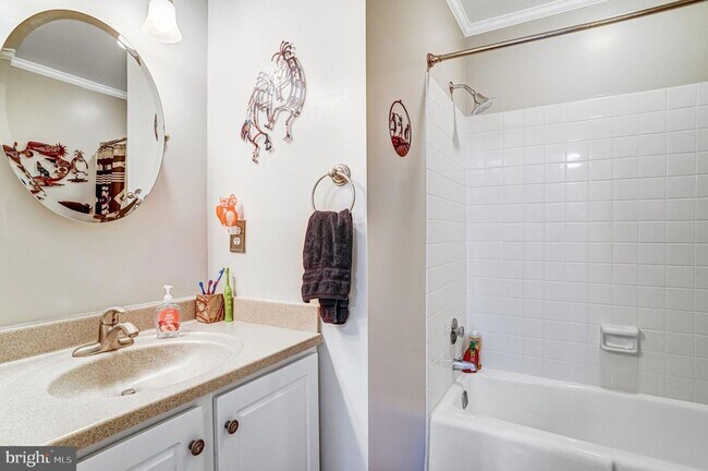 Building Photo - 6302 Shiplett Blvd