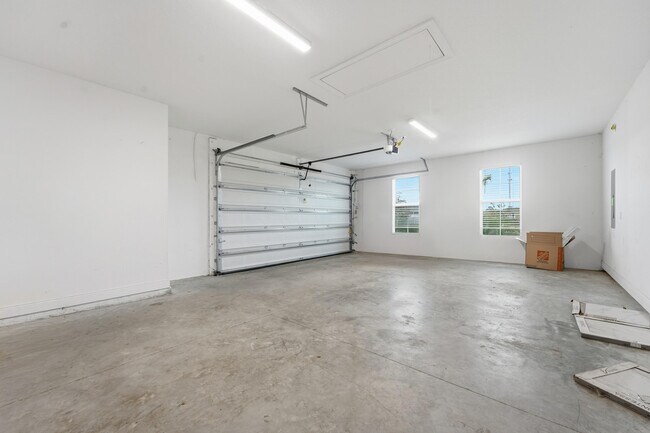 Building Photo - 6391 High Pointe Cir