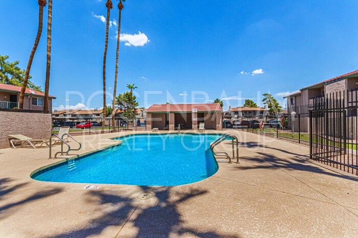 Building Photo - 623 W Guadalupe Rd