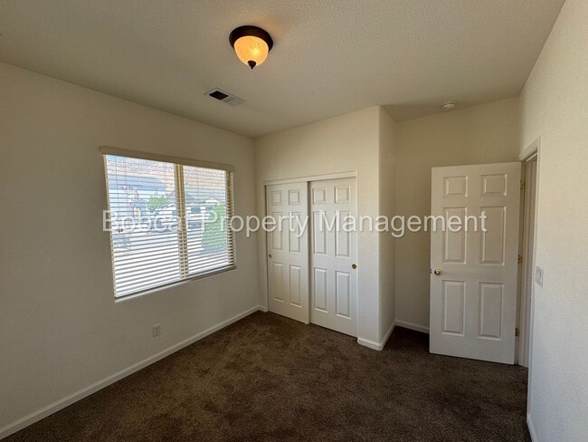Building Photo - 3 Bedroom, 2 Bathroom Home Located in Dayton