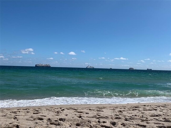 Building Photo - 1436 NE 2nd Ave