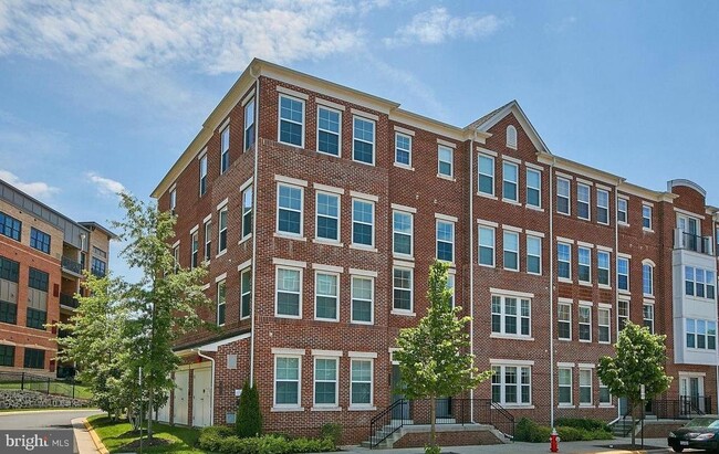 Primary Photo - 3073 Rittenhouse Cir