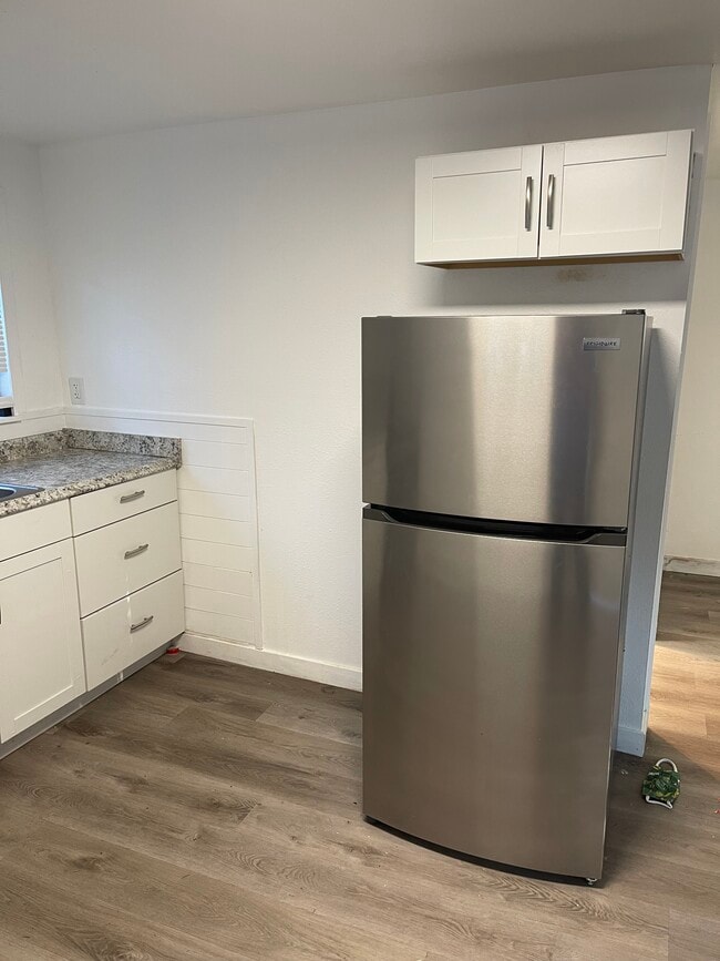 Building Photo - 5390 SW Main Ave