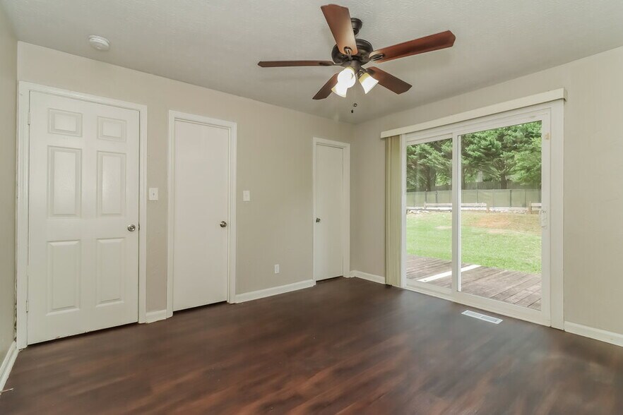 Building Photo - 155 Sunny Ln