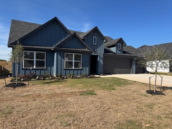 Building Photo - BRAND NEW 4 BR / 2 BA with THREE-CAR GARAG...