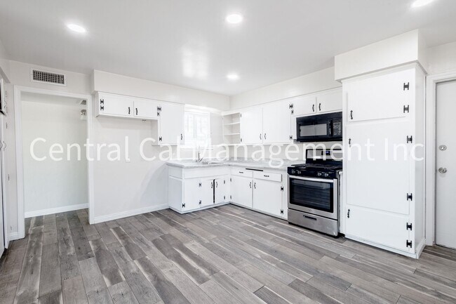 Building Photo - 10421 Glenn St