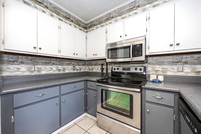 Building Photo - 5836 Slater Cir
