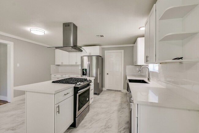 Building Photo - 3901 McKinney Dr